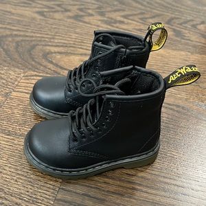 Dr. Martens BRAND NEW, Size 7C
